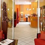 1, 2, Sleep Boardinghouse Zentrum מלון Unterschleißheim