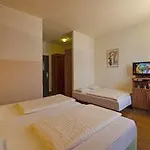 1, 2, Sleep Boardinghouse Zentrum 3* Unterschleißheim