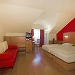1, 2, Sleep Boardinghouse Zentrum