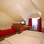 1, 2, Sleep Boardinghouse Zentrum 3* Unterschleißheim