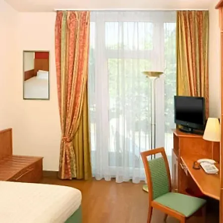 Hotel 1, 2, Sleep Boardinghouse Zentrum 3*