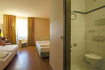 1, 2, Sleep Boardinghouse Zentrum 3*