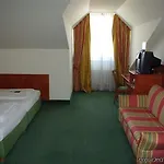 1, 2, Sleep Boardinghouse Zentrum Unterschleißheim