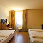 1, 2, Sleep Boardinghouse Zentrum 3*