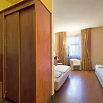 1, 2, Sleep Boardinghouse Zentrum Szálloda