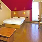 1, 2, Sleep Boardinghouse Zentrum