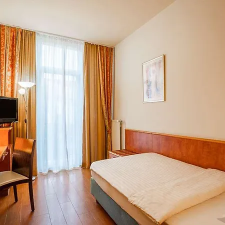 Hotel 1, 2, Sleep Boardinghouse Zentrum 3*