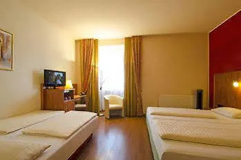 1, 2, Sleep Boardinghouse Zentrum 3*