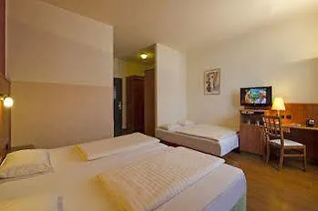 1, 2, Sleep Boardinghouse Zentrum 3* Unterschleissheim
